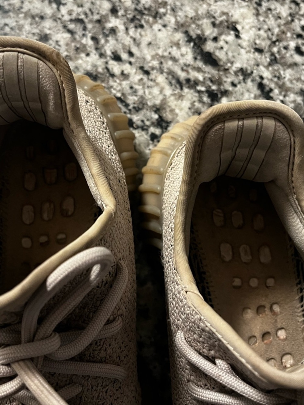 Yeezy Boost 350 V2 Beige Black - Picture 4 of 6